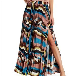 Gracia Pleated  Zig Zag Maxi Skirt